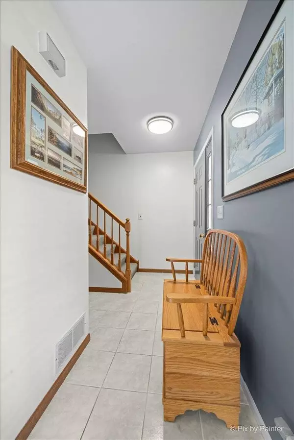 212 Village Creek DR, Lake In The Hills, IL 60156