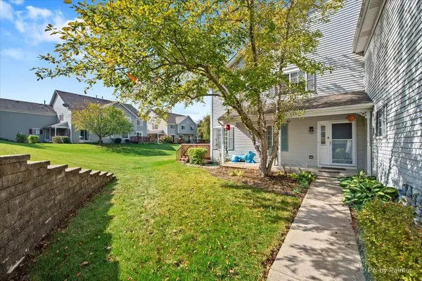 212 Village Creek DR, Lake In The Hills, IL 60156