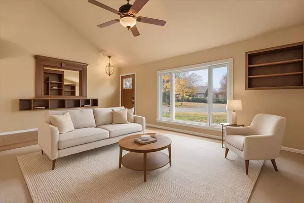 900 Sarasota LN, Crystal Lake, IL 60014