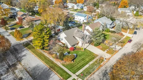 900 Sarasota LN, Crystal Lake, IL 60014