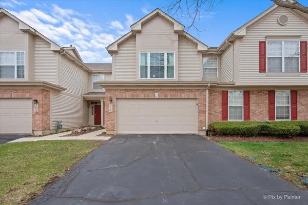 715 Riding LN #715, St. Charles, IL 60174