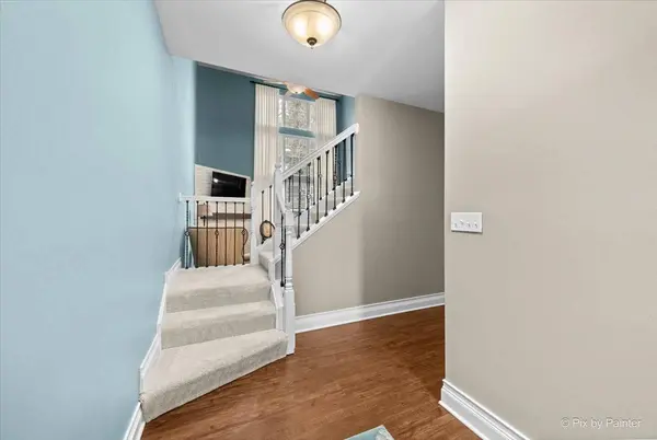 715 Riding LN #715, St. Charles, IL 60174