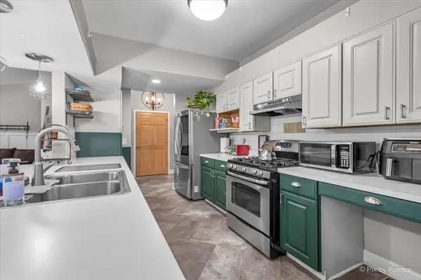 915 S 8th ST, Dekalb, IL 60115
