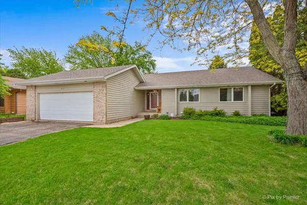 915 S 8th ST, Dekalb, IL 60115