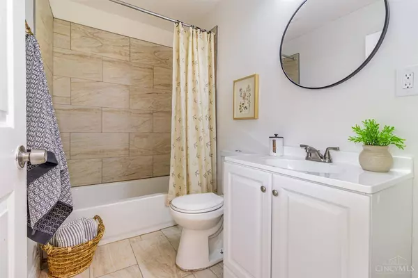 1723 Monterey Ct, Cincinnati, OH 45223