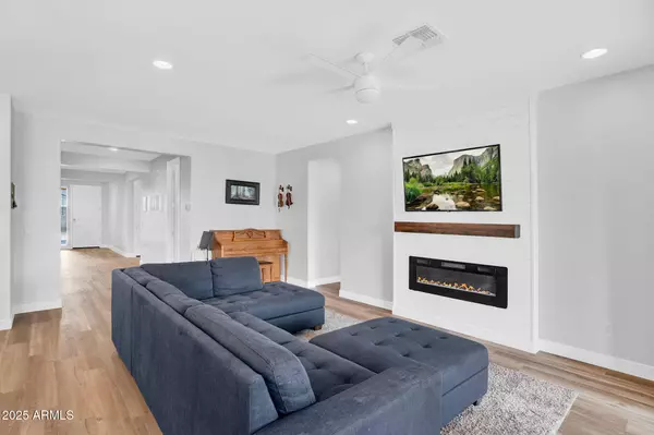 36963 N Andravida Drive, San Tan Valley, AZ 85140