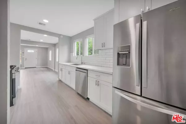 1212 W 92nd St, Los Angeles, CA 90044