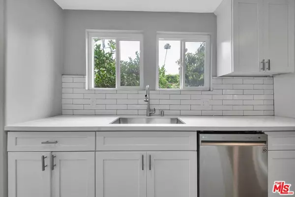 1212 W 92nd St, Los Angeles, CA 90044