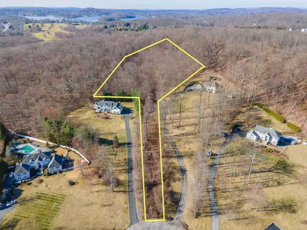 77 Pennebrook LN, Carmel, NY 10512