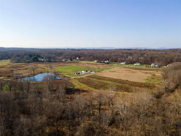 27 Robinson LN, Wappingers Falls, NY 12590