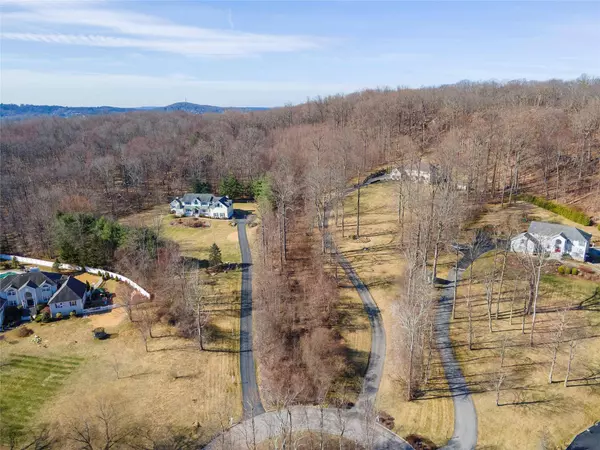 77 Pennebrook LN, Carmel, NY 10512