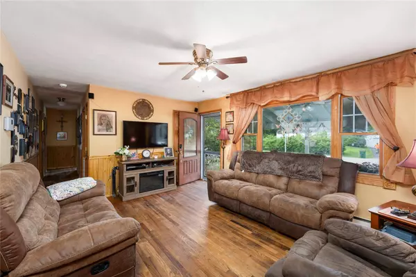 7 Candy LN, Hopewell Junction, NY 12533