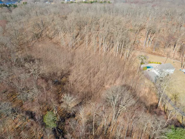 77 Pennebrook LN, Carmel, NY 10512