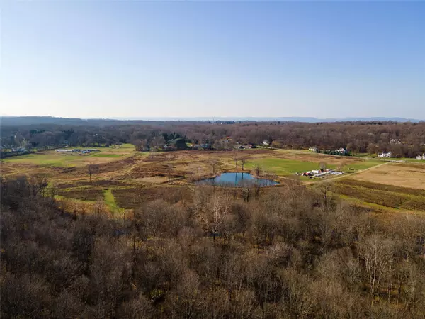 27 Robinson LN, Wappingers Falls, NY 12590