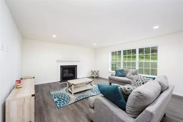 219 Ridgeline DR, Poughkeepsie, NY 12603