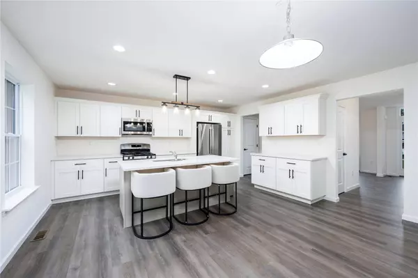 219 Ridgeline DR, Poughkeepsie, NY 12603