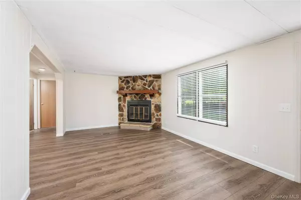 15 Jo Marie LN, Beacon, NY 12508