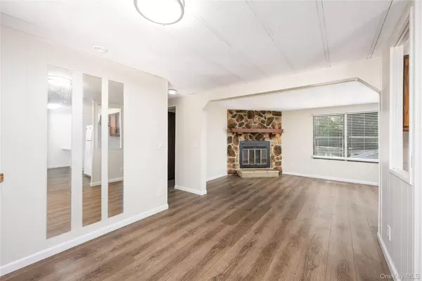 15 Jo Marie LN, Beacon, NY 12508