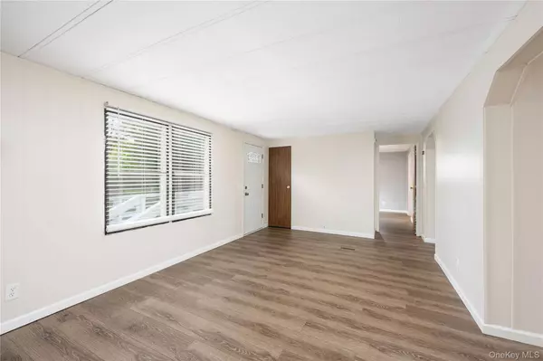 15 Jo Marie LN, Beacon, NY 12508