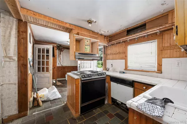 76 Oscawana Heights RD, Putnam Valley, NY 10579