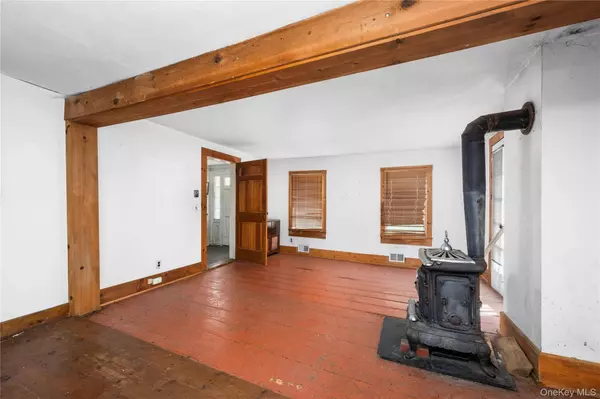 76 Oscawana Heights RD, Putnam Valley, NY 10579