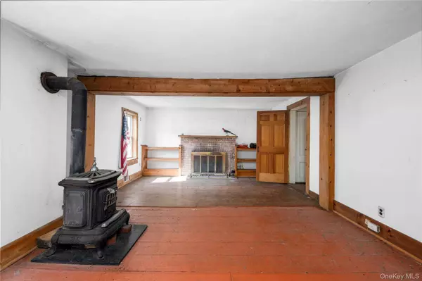 76 Oscawana Heights RD, Putnam Valley, NY 10579