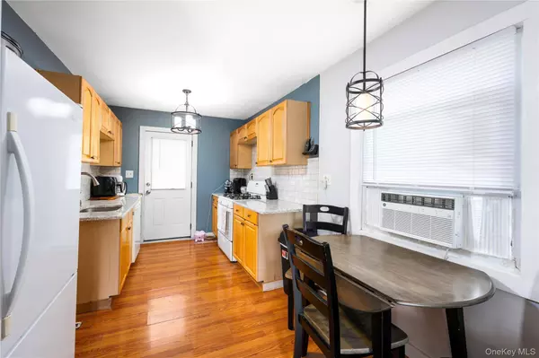 52 Van Wyck DR, Poughkeepsie, NY 12601