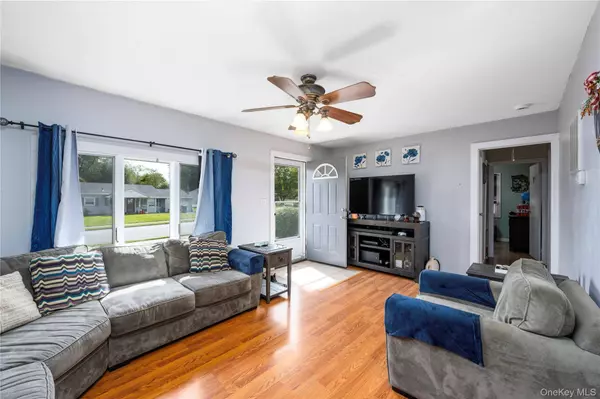 52 Van Wyck DR, Poughkeepsie, NY 12601