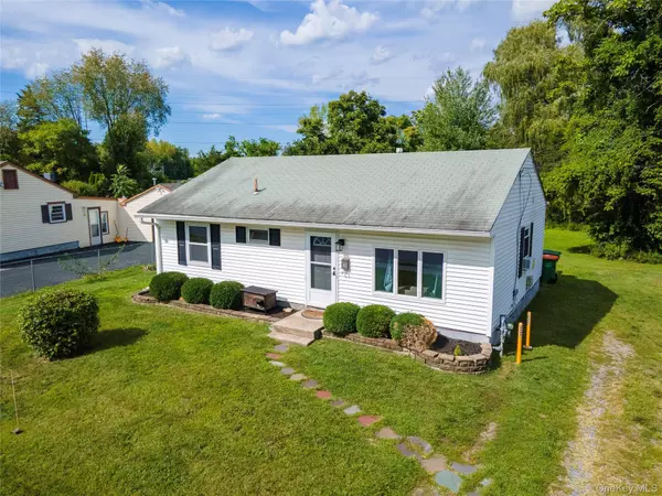 52 Van Wyck DR, Poughkeepsie, NY 12601