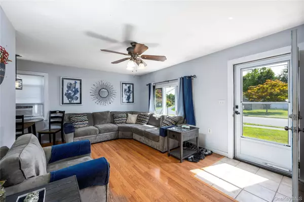 52 Van Wyck DR, Poughkeepsie, NY 12601