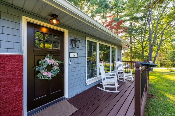19 Gleason BLVD, Pleasant Valley, NY 12569