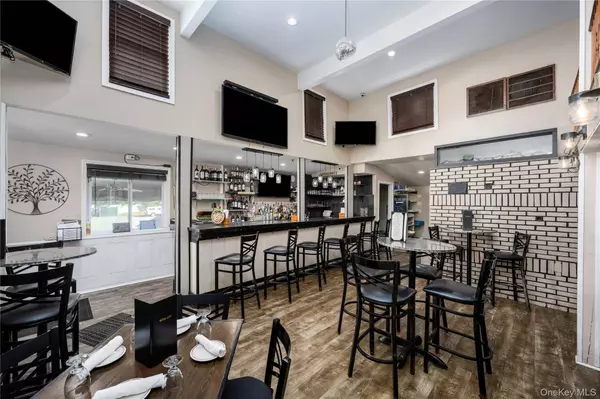 18 Clark PL, Mahopac, NY 10541