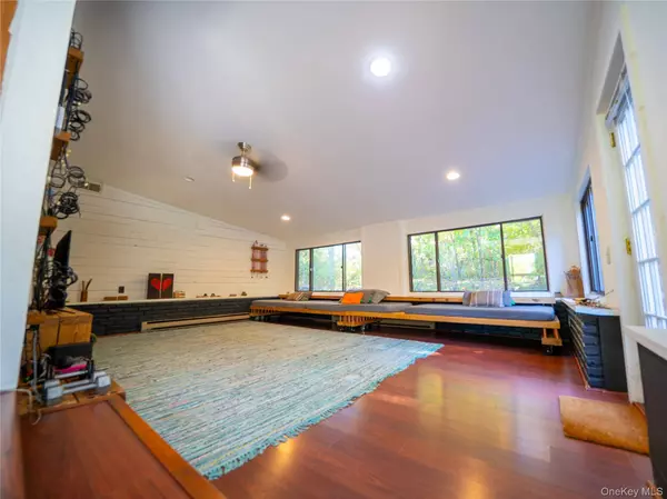 15 Relyea TER, Wappingers Falls, NY 12590