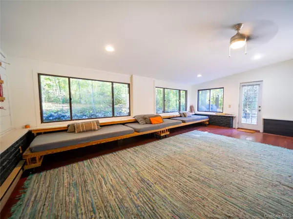 15 Relyea TER, Wappingers Falls, NY 12590