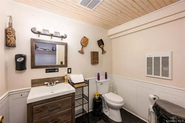 18 Clark PL, Mahopac, NY 10541