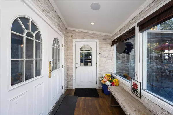 18 Clark PL, Mahopac, NY 10541