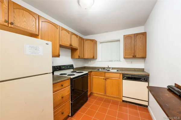 615 Fox Run LN, Carmel, NY 10512