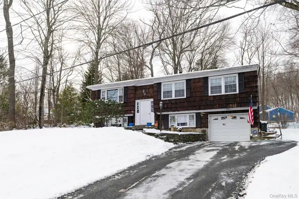 39 Worthington DR, Carmel, NY 10512