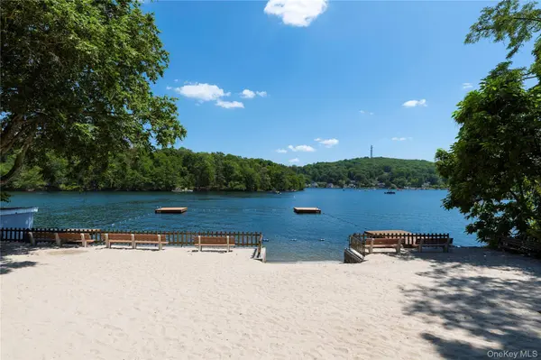 71 W Lake BLVD, Mahopac, NY 10541