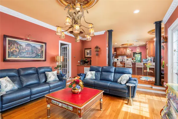40 Sprucetop DR, Mahopac, NY 10541