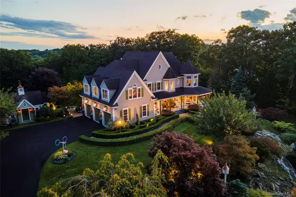 40 Sprucetop DR, Mahopac, NY 10541
