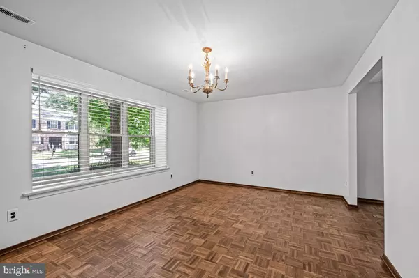 63 LAKESIDE DR, Marlton, NJ 08053