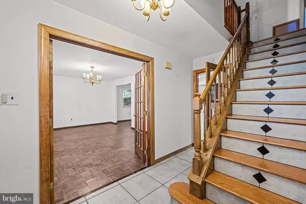 63 LAKESIDE DR, Marlton, NJ 08053