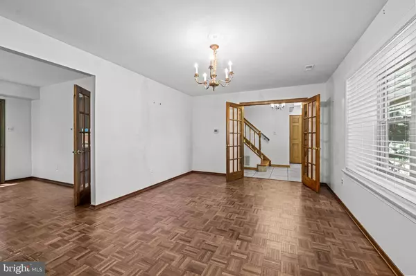 63 LAKESIDE DR, Marlton, NJ 08053