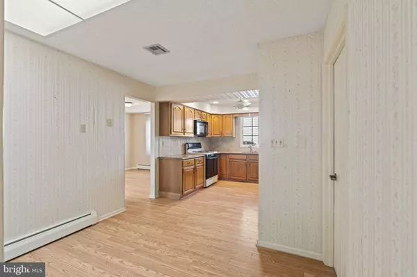 121 PEASLEY DR, Marlboro, NJ 07746