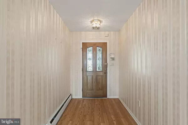 121 PEASLEY DR, Marlboro, NJ 07746