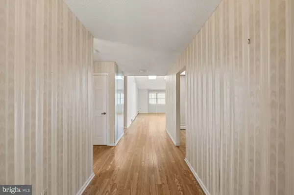 121 PEASLEY DR, Marlboro, NJ 07746