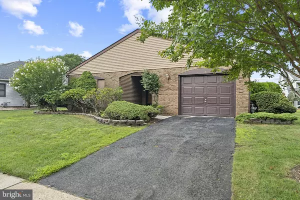 121 PEASLEY DR, Marlboro, NJ 07746