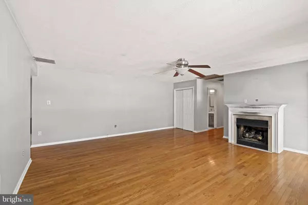 210 HIGH ST, Maple Shade, NJ 08052