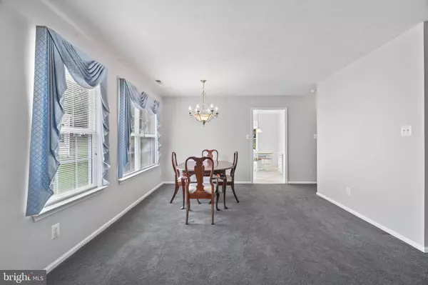 10 YARROW PL, Mount Laurel, NJ 08054